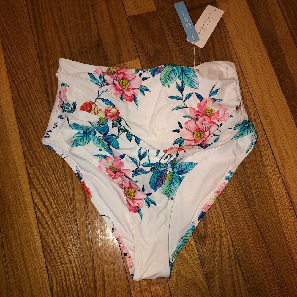 Cupshe matching bikini set- high waisted size M with tags still on!